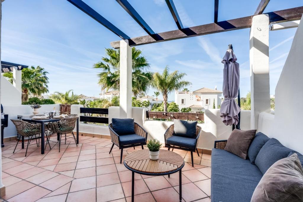 Charming 2BR Apartment l Sunsetgolf - 1