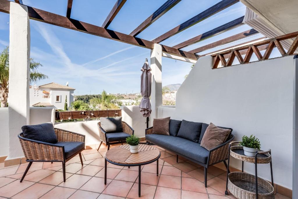 Charming 2BR Apartment l Sunsetgolf - 2