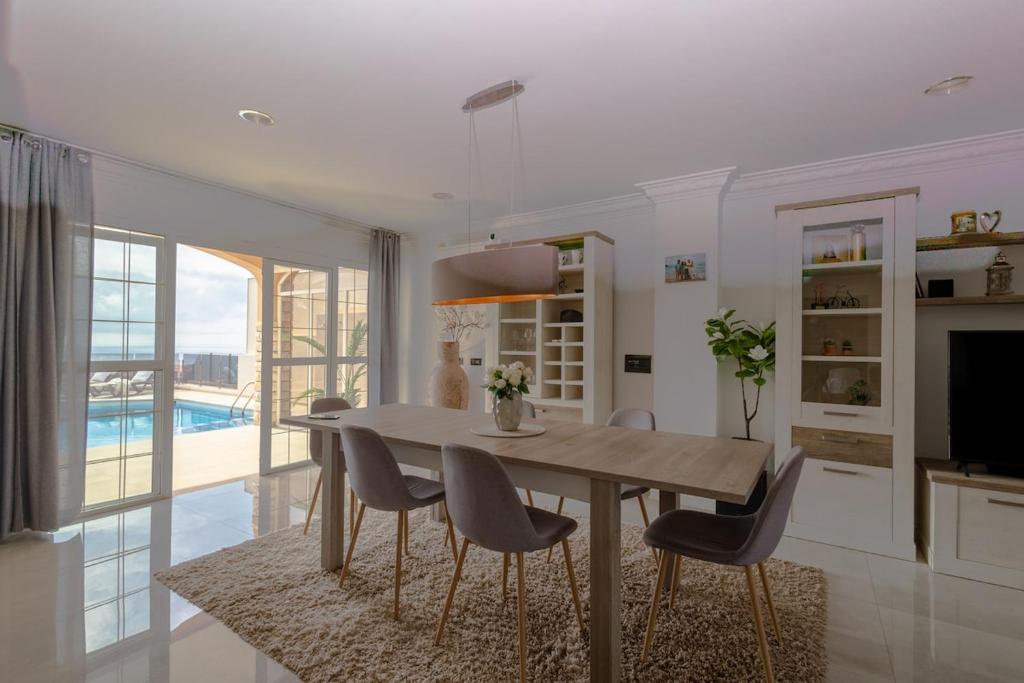 Luxurious Villa, 5 bedrooms, Arguineguin,Mogan - 4