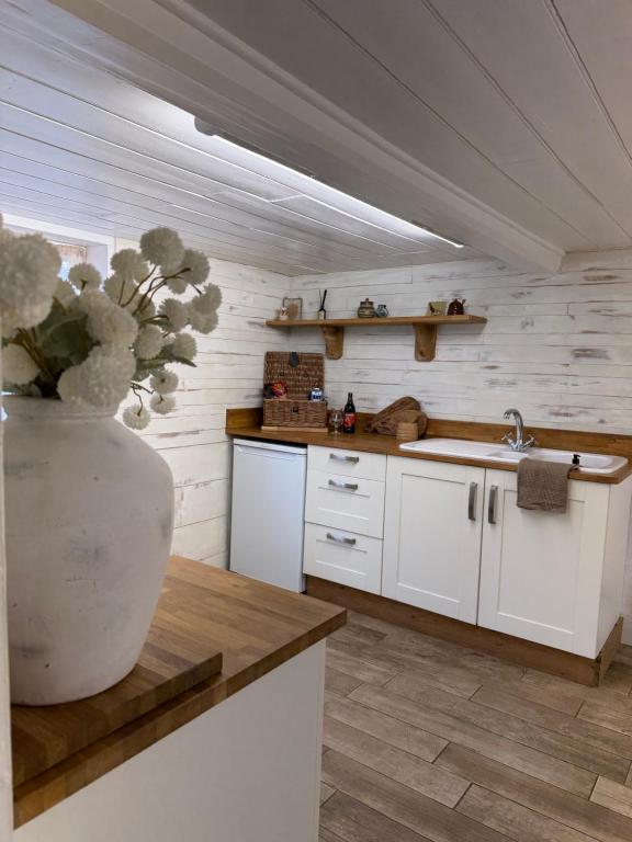 Beehive Cottage, Gillingham photo 6