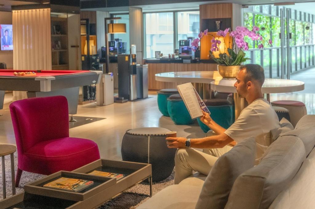 Shared lounge/TV area