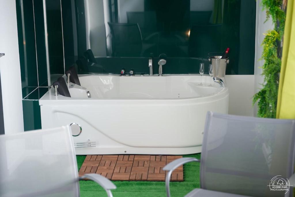 LoveRoom Le Loft & Garden Spa - 3