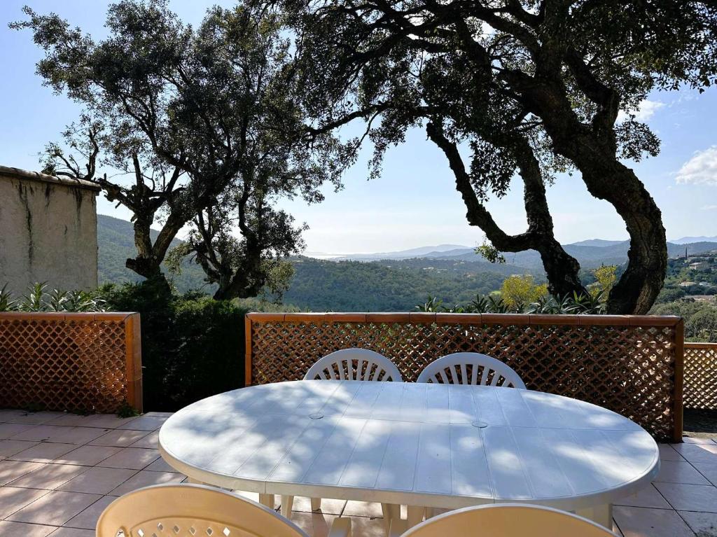 Mazet Victor pour 4 personnes avec vue mer et piscine collective à La Londe-Les-Maures - 4