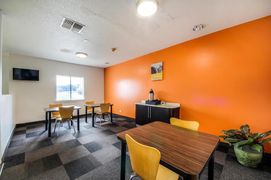 Motel 6 New Braunfels photo
