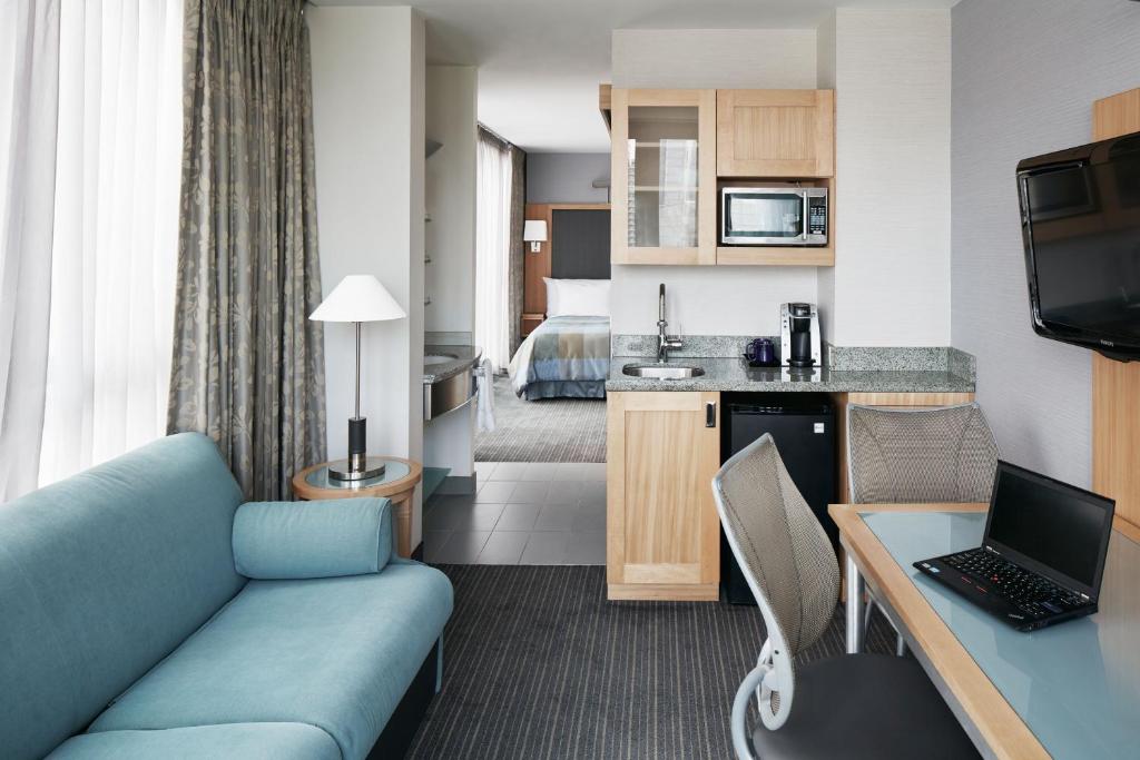 New York World Center Hotel room