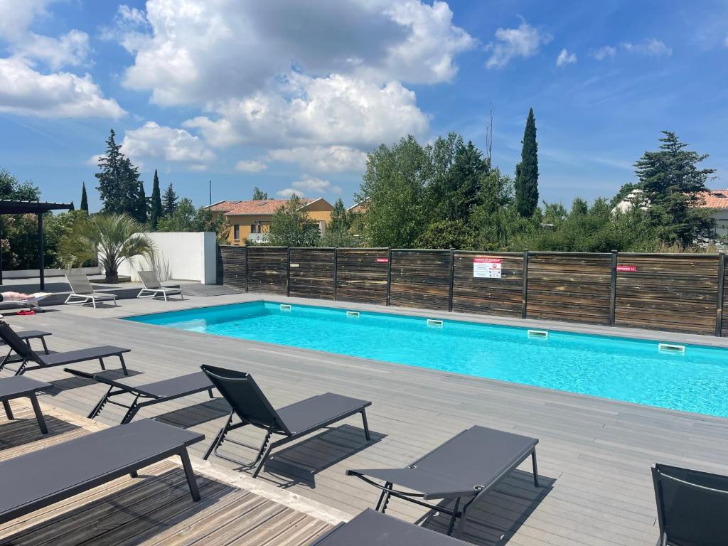 Studio cosy, résidence de tourisme avec piscine - 2