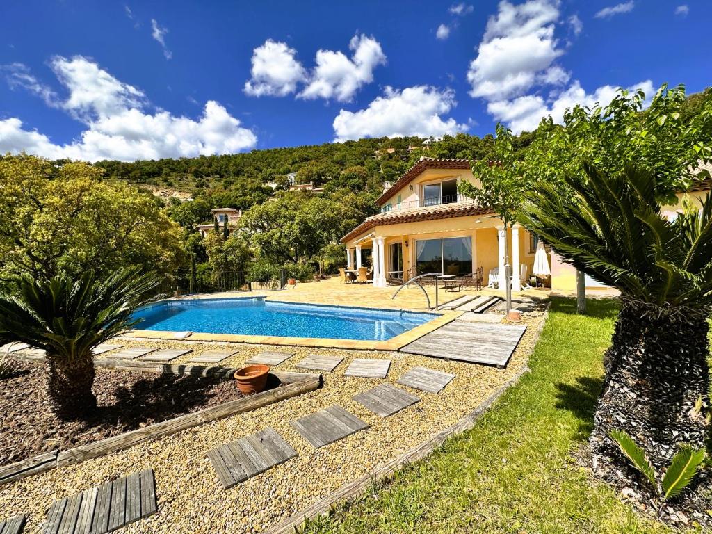 Villa Marguerite pour 10 personnes avec climatisation et vue mer avec piscine privée et chauffée à La Londe-les-Maures - 2