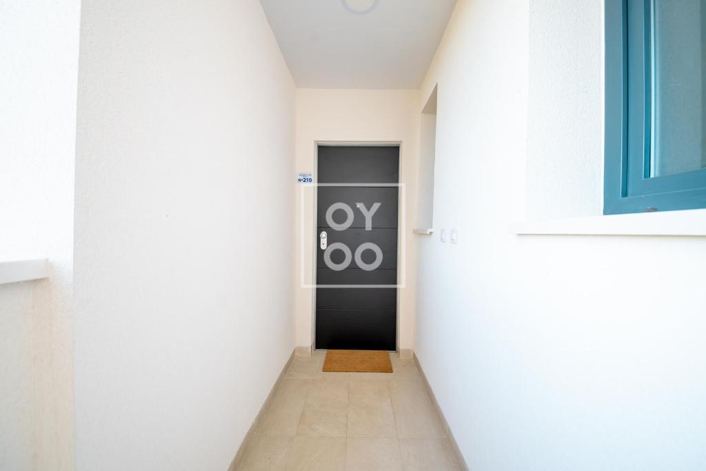 Orihuela Poolside Retreat, High-end apt, Pool views - by OYOOSTAYS - 3