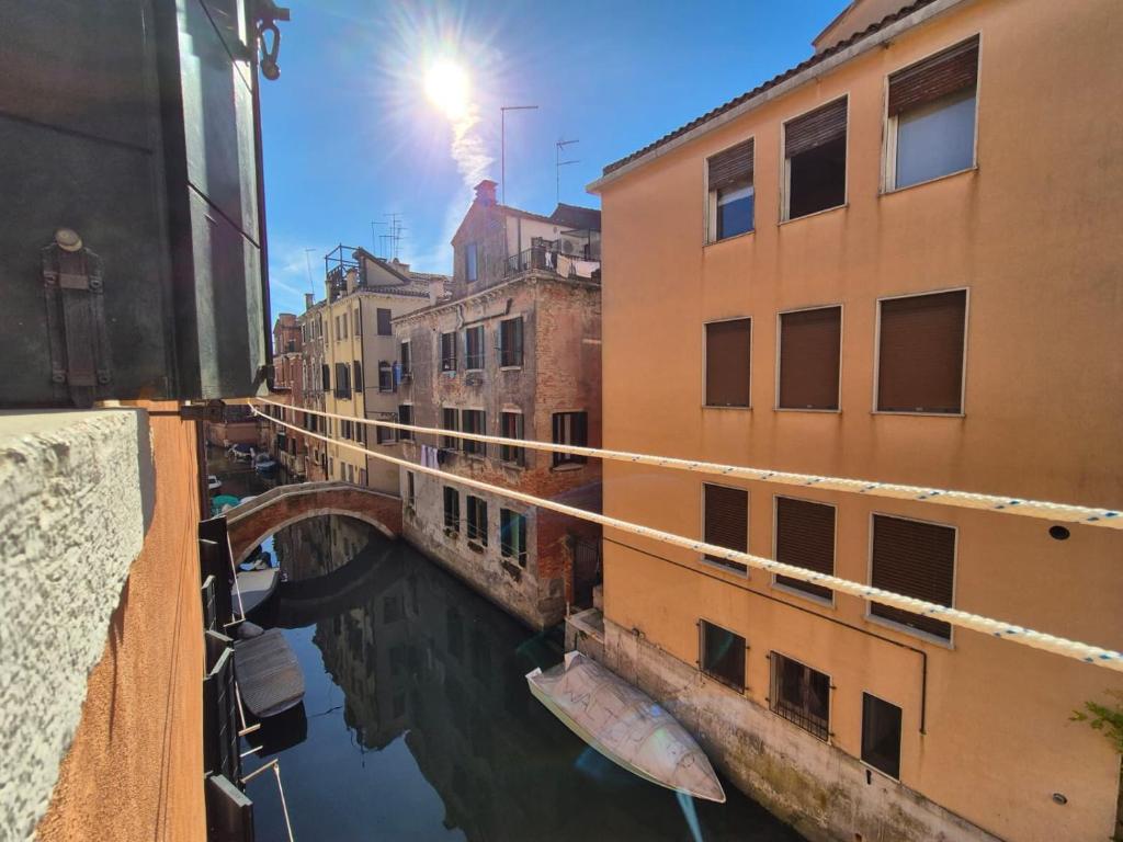 Ca' D'Oro Canal View Apartment - 2 Bedrooms - 1