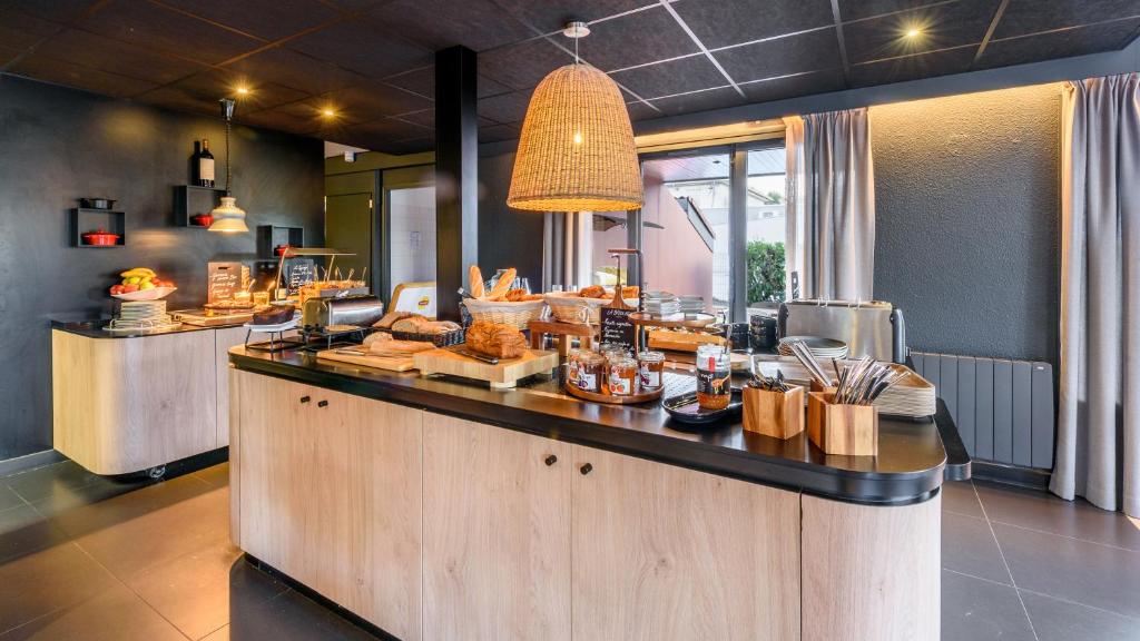 Food and beverages, Campanile NATURE - Brive-la-Gaillarde in Brive-la-Gaillarde