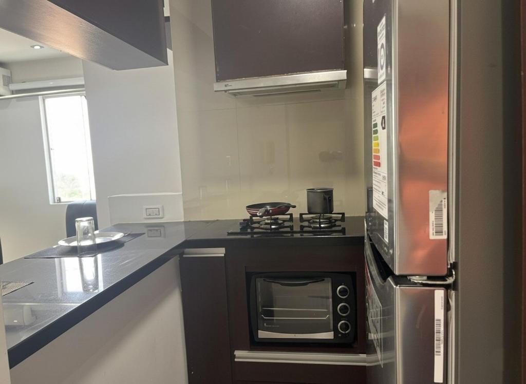 Rest with AC, WiFi, TV, Close to Ventura Mall - 4