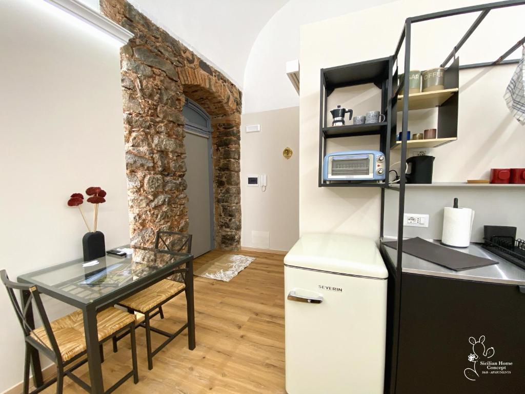 Sicilian Home Duomo Catania - Lava Apartment - 3