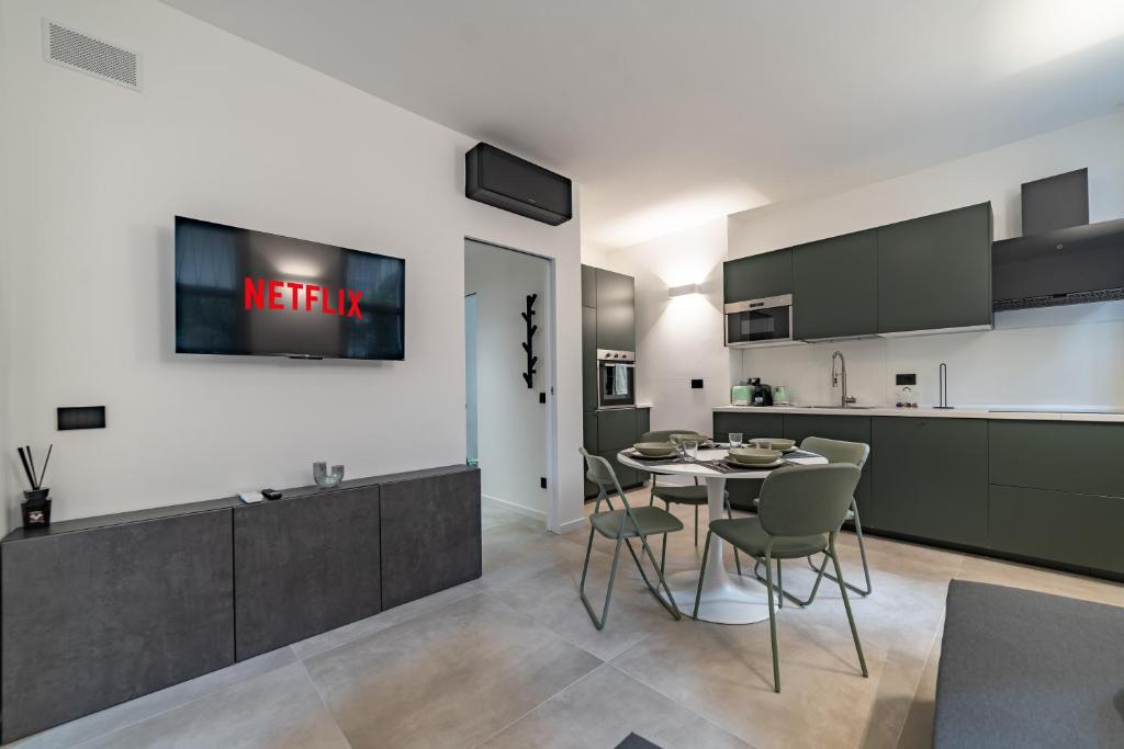 9 min Walk from Porta Nuova, Design and Elegance - 5