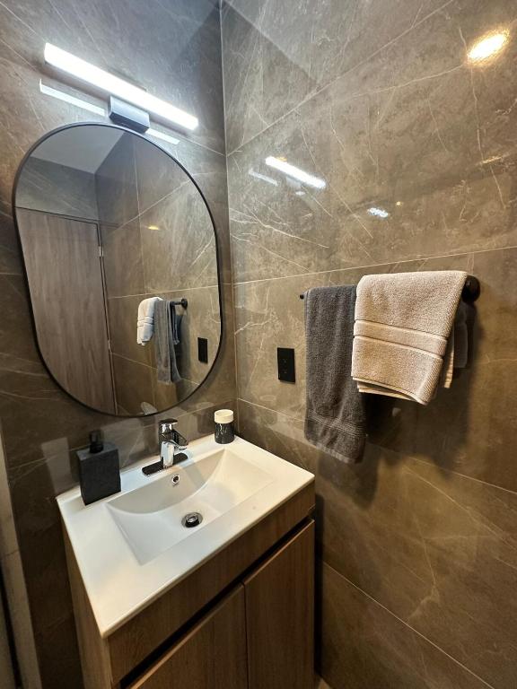 Beautiful 2 bedrooms condo with pool Livo Tower - 3