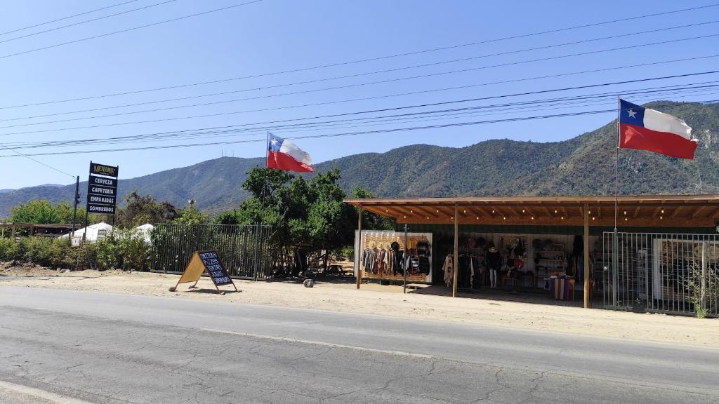 Cabaña nueva en un campo de limones - 3