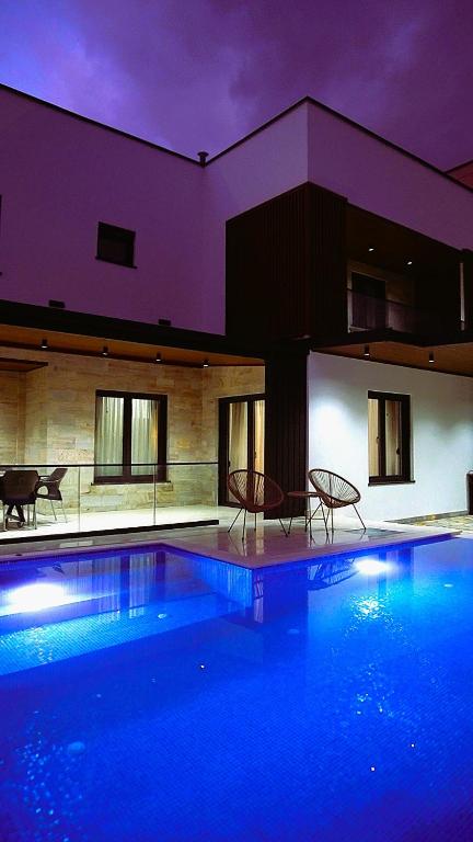 Luxury Villa Bar - 5