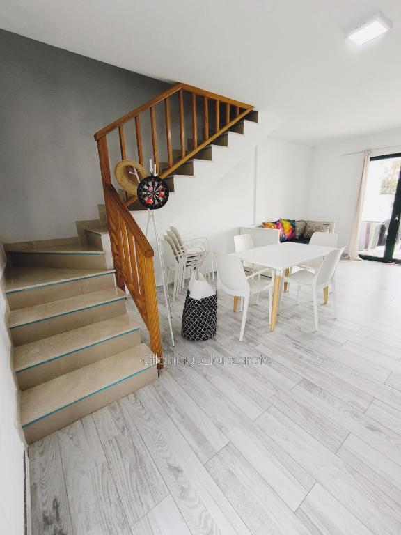 3 Private rooms - 3 habitaciones privadas shared duplex Gara with private pool - 4