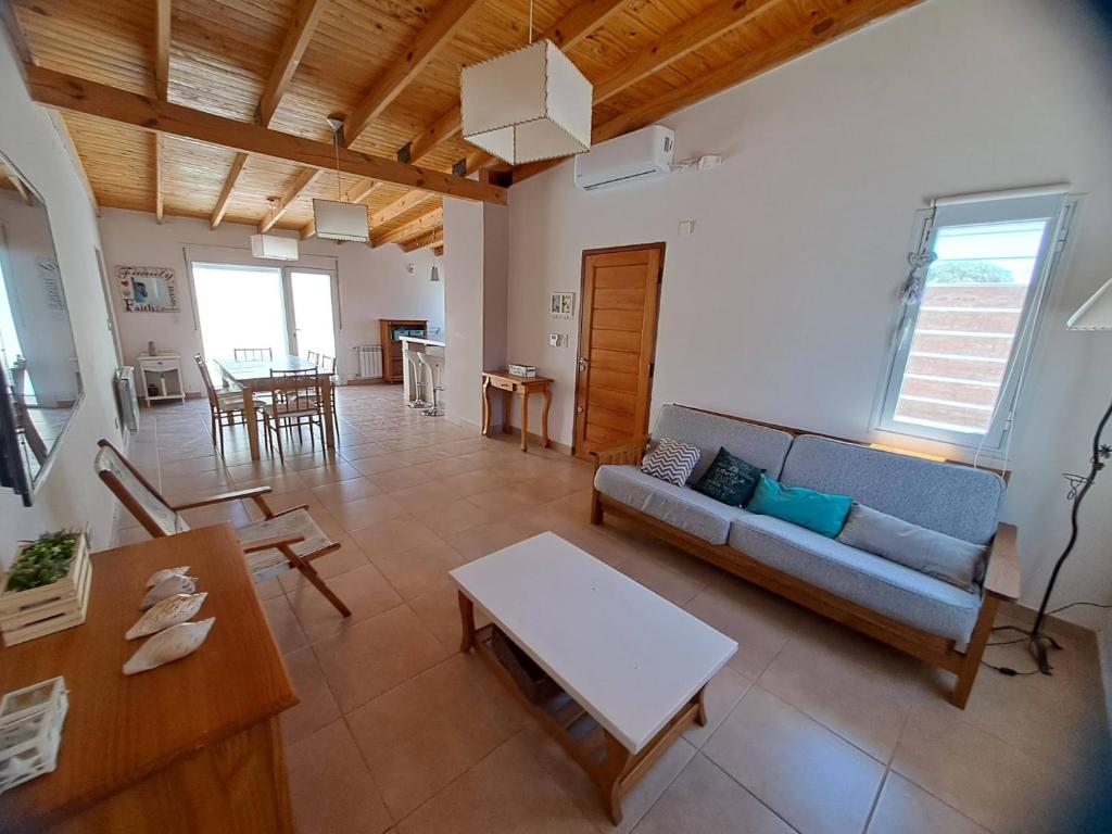 Casa Familiar con Piscina en El Cóndor - a 20' de Viedma - 2