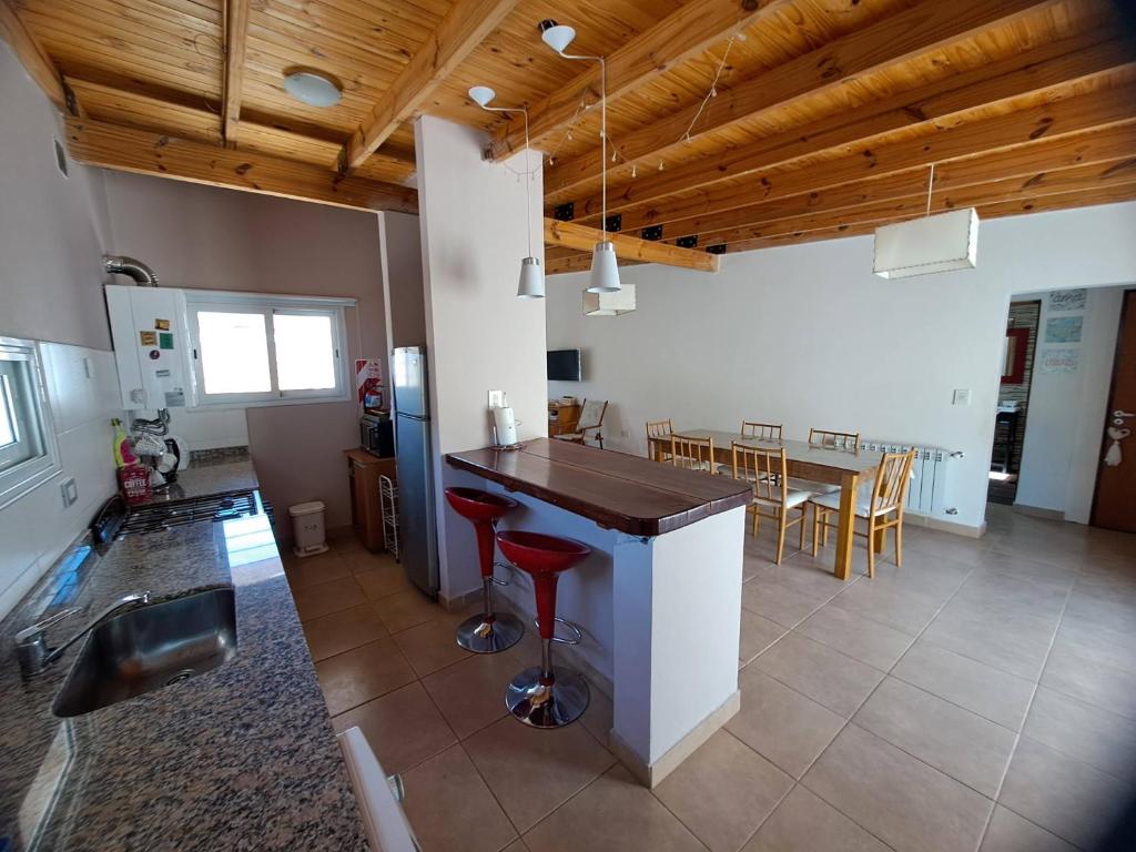 Casa Familiar con Piscina en El Cóndor - a 20' de Viedma - 3