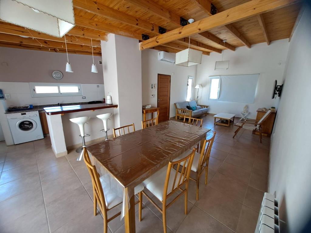 Casa Familiar con Piscina en El Cóndor - a 20' de Viedma - 4