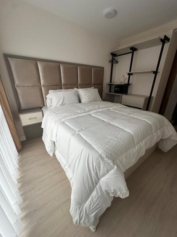 Elegant 1-Bedroom Apartment with Coworking Space - 3