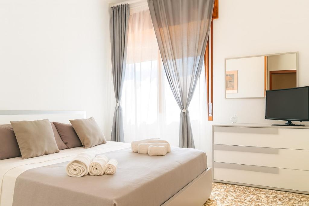 Exclusive Large 3 bed room Apartment with Pool Central Sorrento - 5