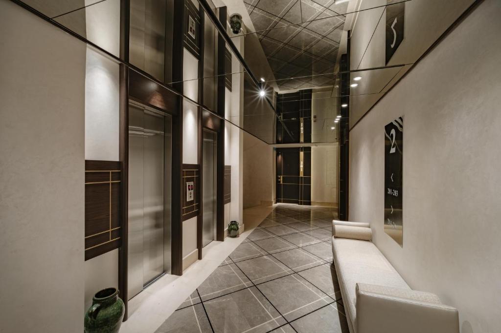 フロント・ロビー