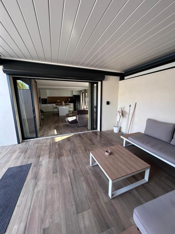 Chic & cozy 2 chambres , climatisée , rénové au calme - 4