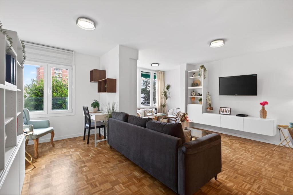 New apartment in the city center 3beds, 2baths & parking - 5