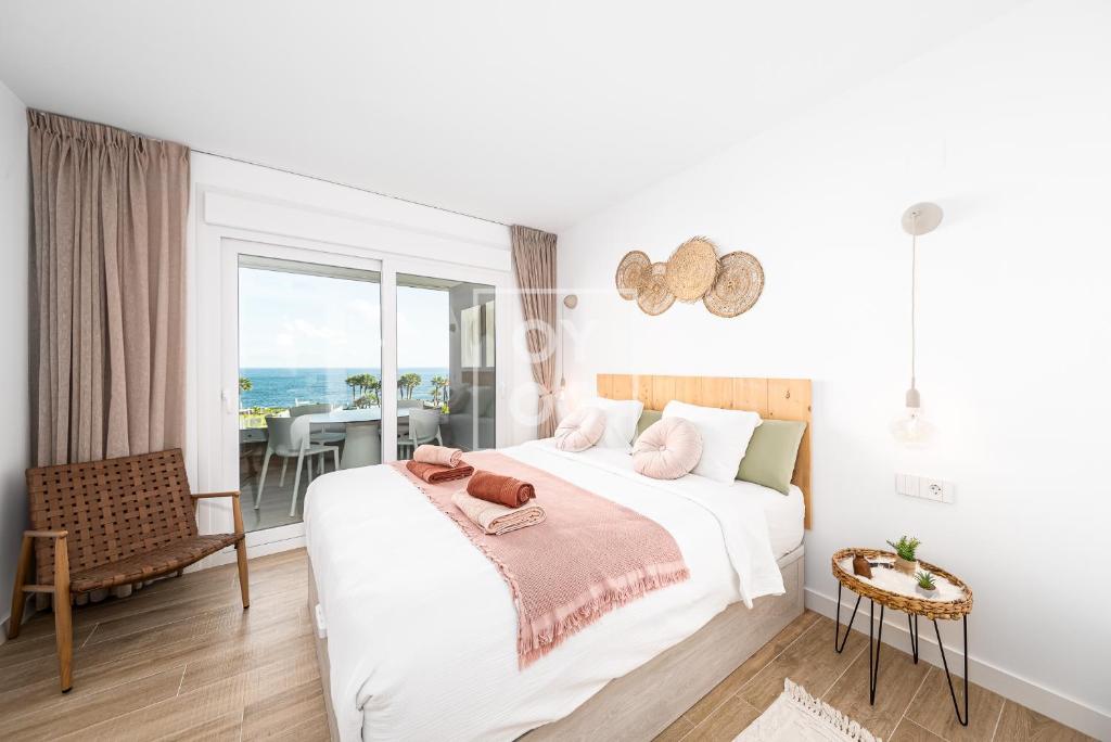 Beachfront Bliss apt, with heated pool, by OYOOSTAYS - 5