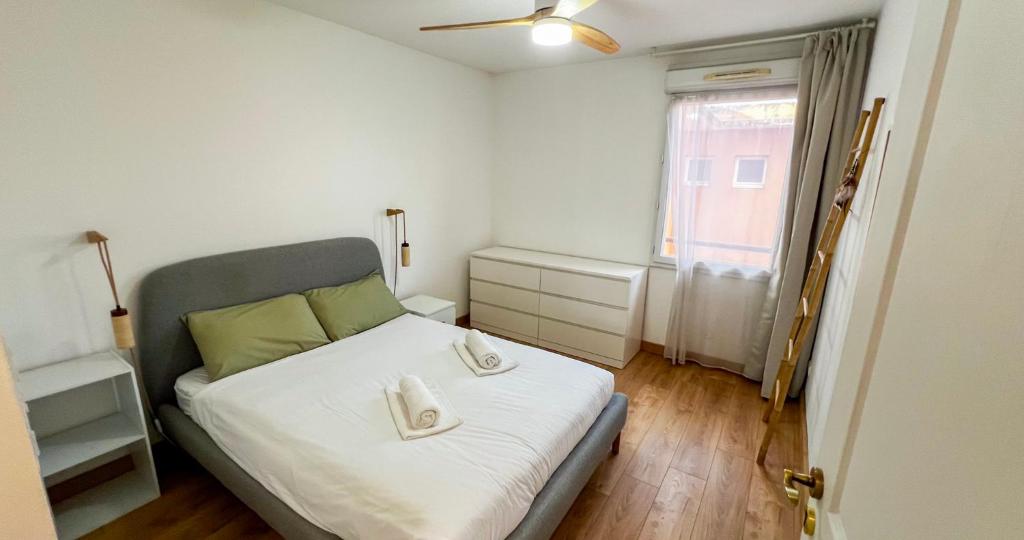 Private parking - AC - Secure residence - 2