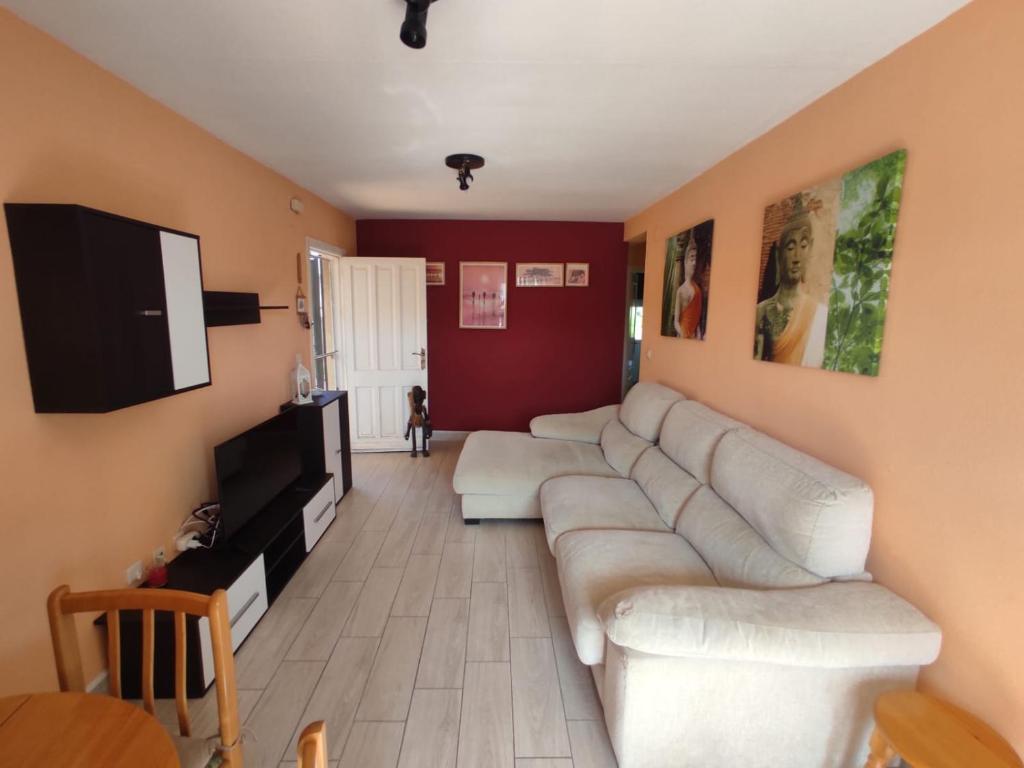 apartamento con piscina y terraza - 1