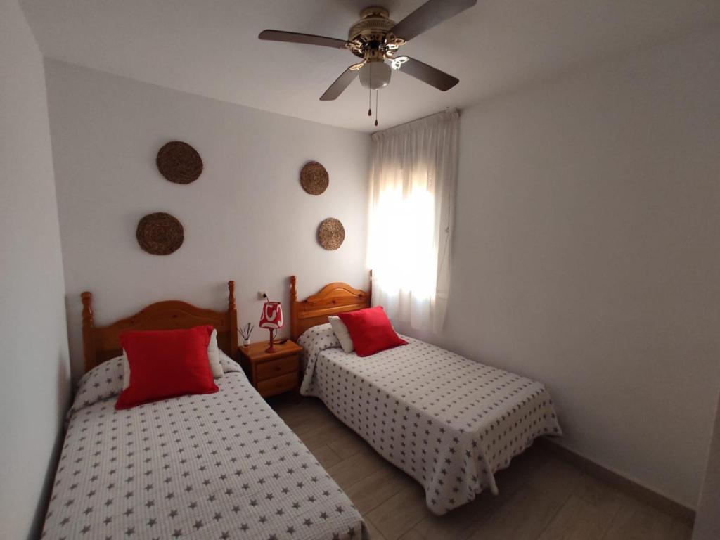 apartamento con piscina y terraza - 4
