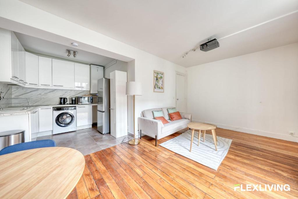 Spacious 1-bedroom in a trendy & lively area 11th - 5