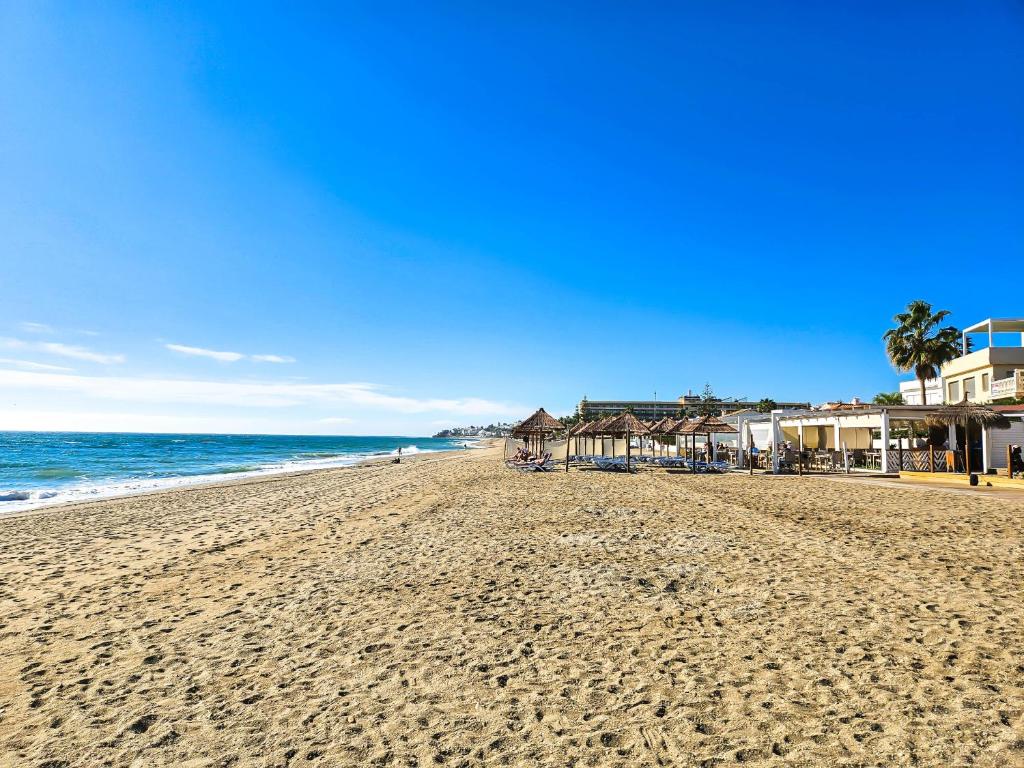 Apartment in centre of La Cala, 200 metres from beach - 4