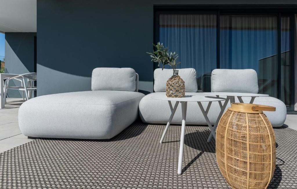 Stunning Contemporary 3-Bedroom Corner Apartment in the Idyllic Oasis 325, Estepona - 1