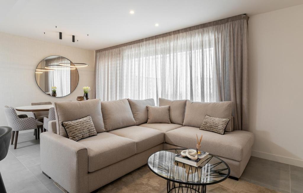 Stunning Contemporary 3-Bedroom Corner Apartment in the Idyllic Oasis 325, Estepona - 4