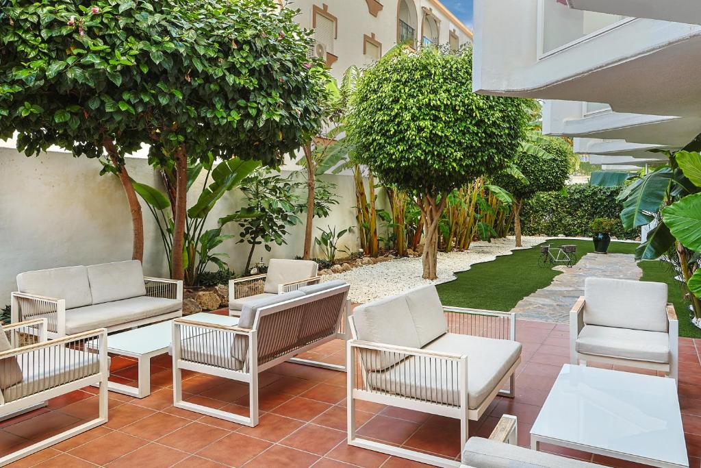Aluasun Lago Rojo - Adults recommended — Hotel building in Torremolinos, Andalusia