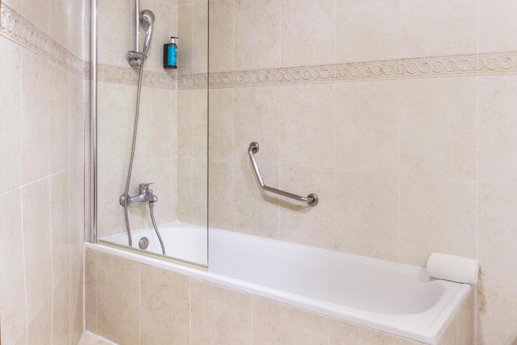 Aluasun Lago Rojo - Adults recommended — Hotel rooms in Torremolinos, Andalusia