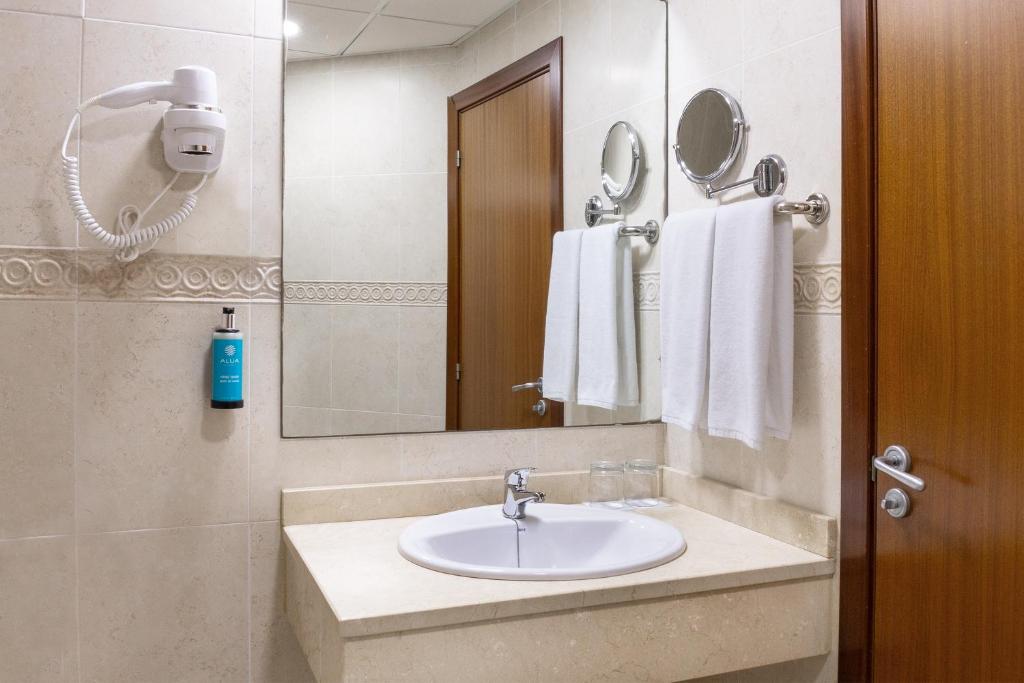 Aluasun Lago Rojo - Adults recommended — Hotel rooms in Torremolinos, Andalusia