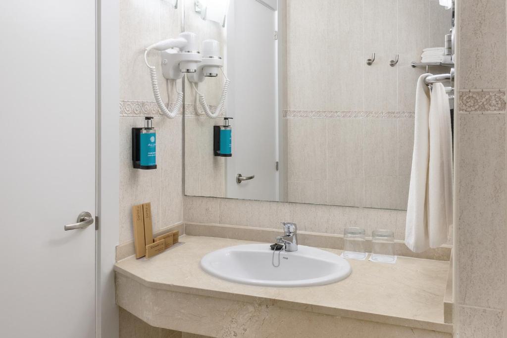 Aluasun Lago Rojo - Adults recommended — Hotel rooms in Torremolinos, Andalusia