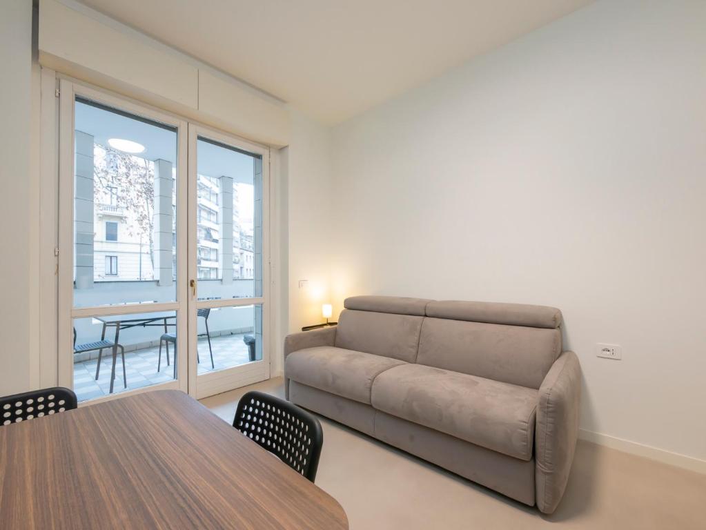 I-Host - Modern 1BR with Balcony near Sempione - 2