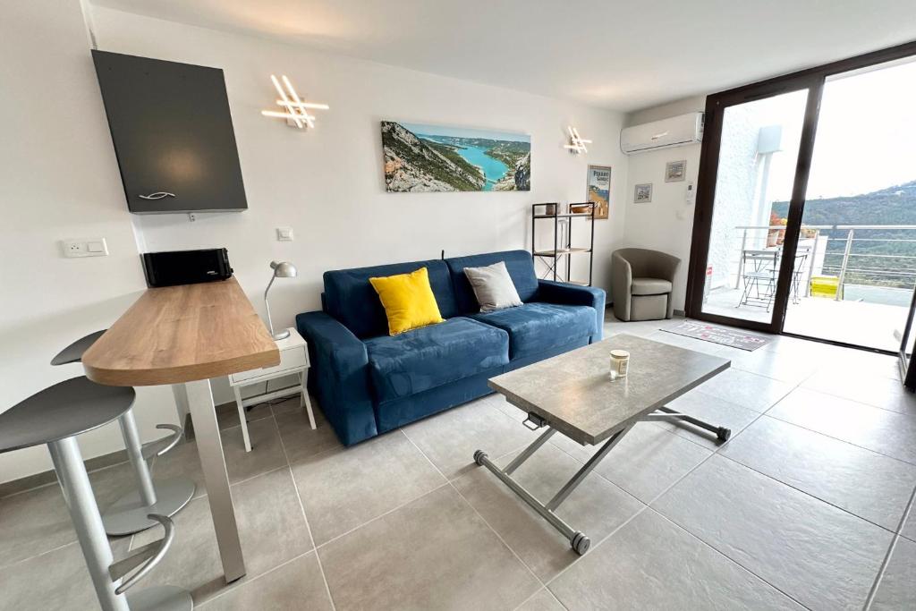 Sublime studio with large terrace and pool - 2