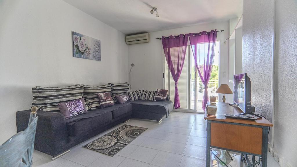 Spacious 1 Bedroom Apartment with salt lake views - 3