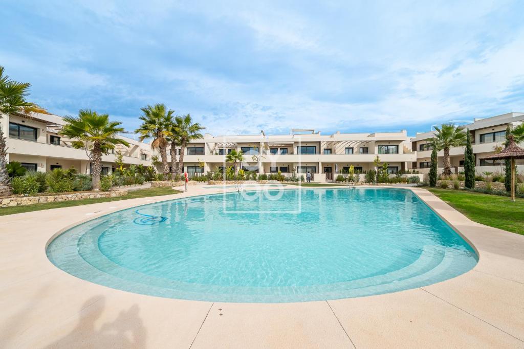 Amalia Garden Groundfloor Retreat, heated pool, near beach and sea, By OYOOSTAYS - 1