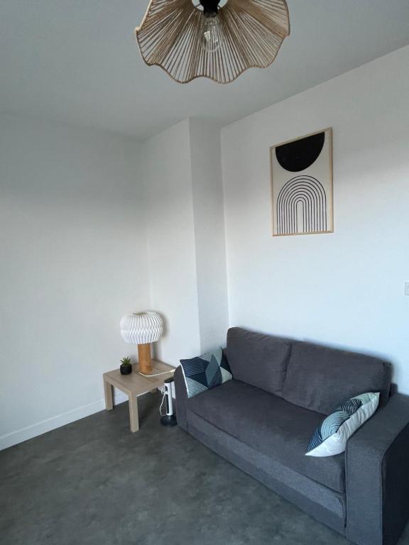 F2 neuf, centre ville, terrasse, WIFI, garage en option - 2
