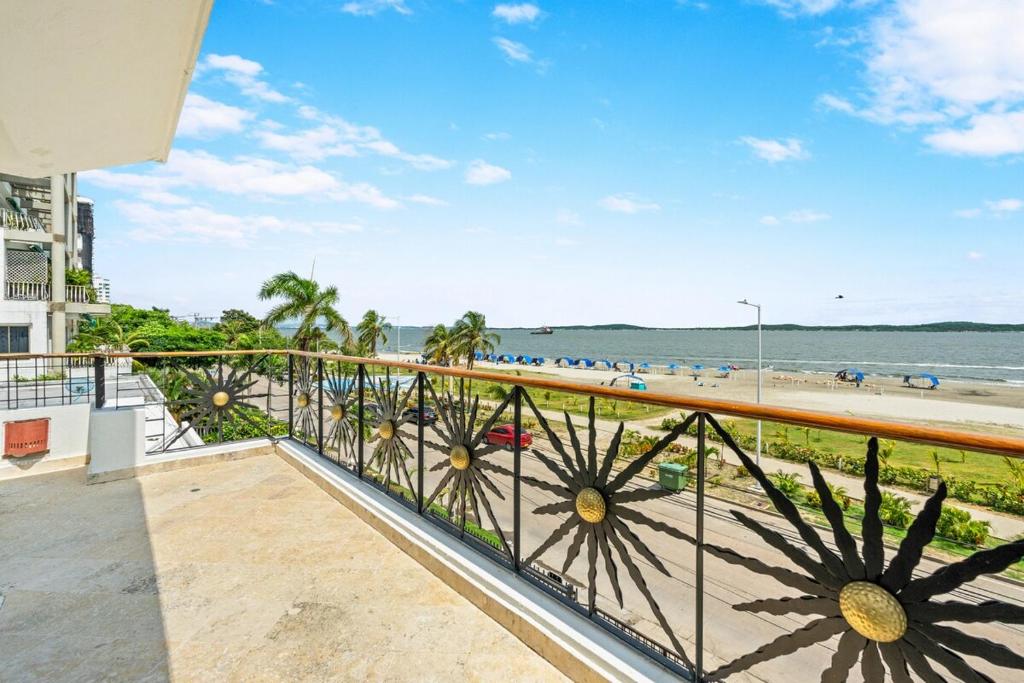 10BR Mansion Beachfront w Pool and Disco - 3