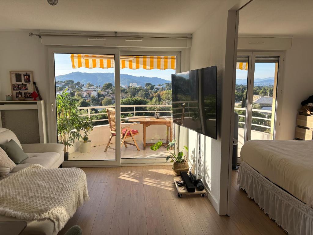 T2 Vue dégagée proche Cannes - 3