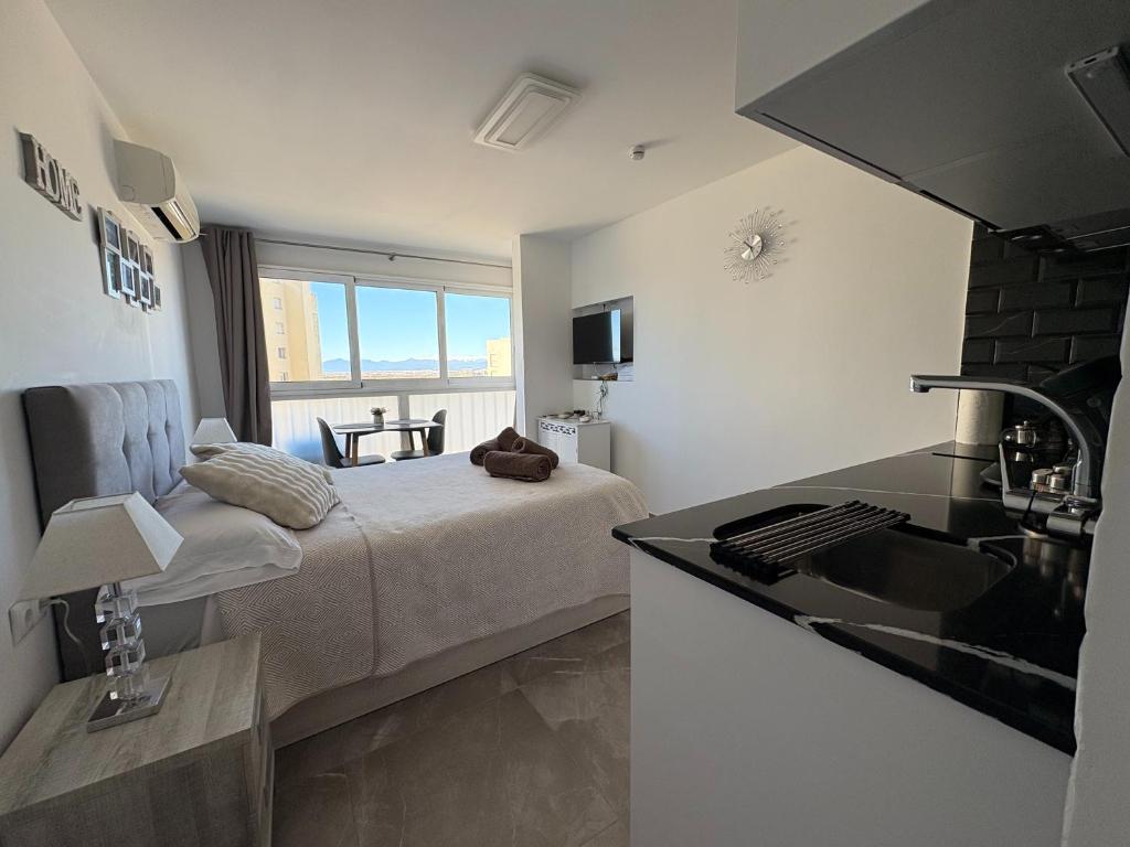 Sweet Dreams Apartment, estilo y confort en 1ª línea, Renovado, Práctico y Anfitrión 5 Estrellas" - 2