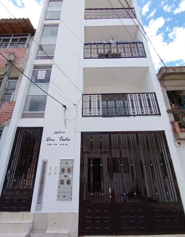 Apartamento moderno con Balcón y Hamaca 3BR Los Patios - 2